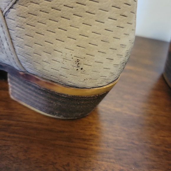 Lucky Brand 'Loria' Tan Suede Pointed Toe Stacked Heel Ankle Boots 8.5 - Picture 5 of 10